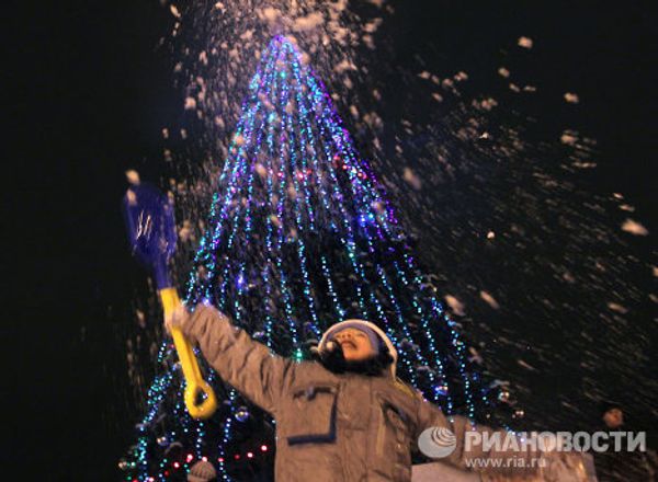 Streets of world lit up with New Year lights - Sputnik International