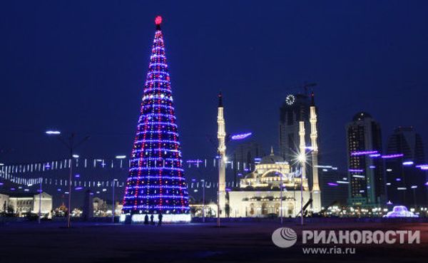 Streets of world lit up with New Year lights - Sputnik International