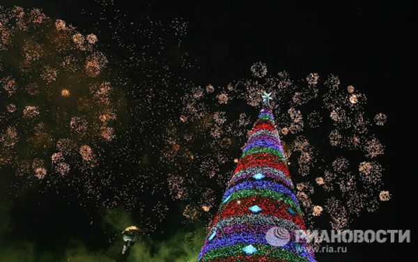 Streets of world lit up with New Year lights - Sputnik International