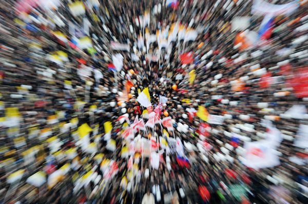Tens of thousands rallied in Moscow against alleged voting fraud on December 24 - Sputnik International