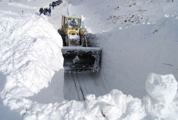 Russia's EMERCOM blocks Transcaucasus highway owing to avalanche risk     - Sputnik International