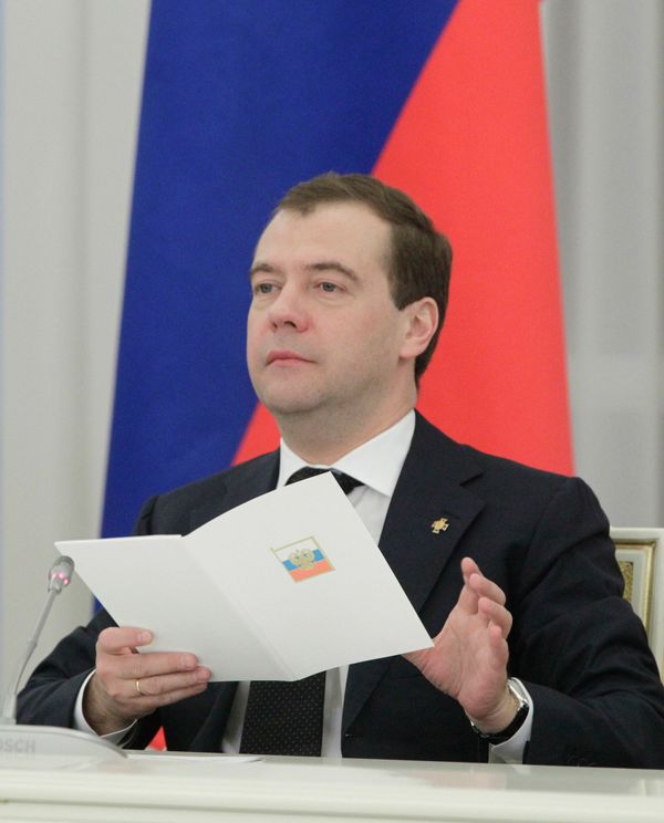 Russian regional governors will be elected by a direct vote of the people, President Dmitry Medvedev said in an explanatory note to a bill on reintroducing elections for local governors that he submitted to parliament on Monday. Russian regional governors will be elected by a direct vote of the people, President Dmitry Medvedev said in an explanatory note to a bill on reintroducing elections for local governors that he submitted to parliament on Monday. - Sputnik International