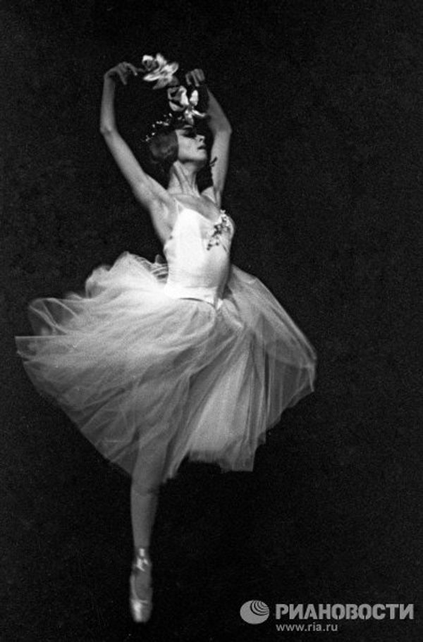 Lyudmila Semenyaka, fairytale Gizelle and inspired Odile Lyudmila Semenyaka, fairytale Gizelle and inspired Odile - Sputnik International