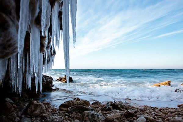 Icy beaches and frozen waves: Sevastopol's freakish winter - Sputnik International