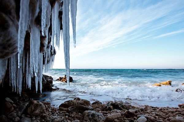 Icy beaches and frozen waves: Sevastopol's freakish winter - Sputnik International