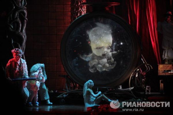 Mandragora, white clowns and the Wheel of Death at Cirque du Soleil’s Zarkana show in the Kremlin - Sputnik International