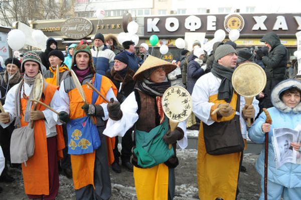 Unusual Costumes at Anti-Putin March in Moscow - Sputnik International