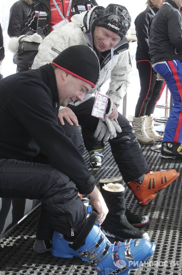 Dmitry Medvedev visits ski resort - Sputnik International