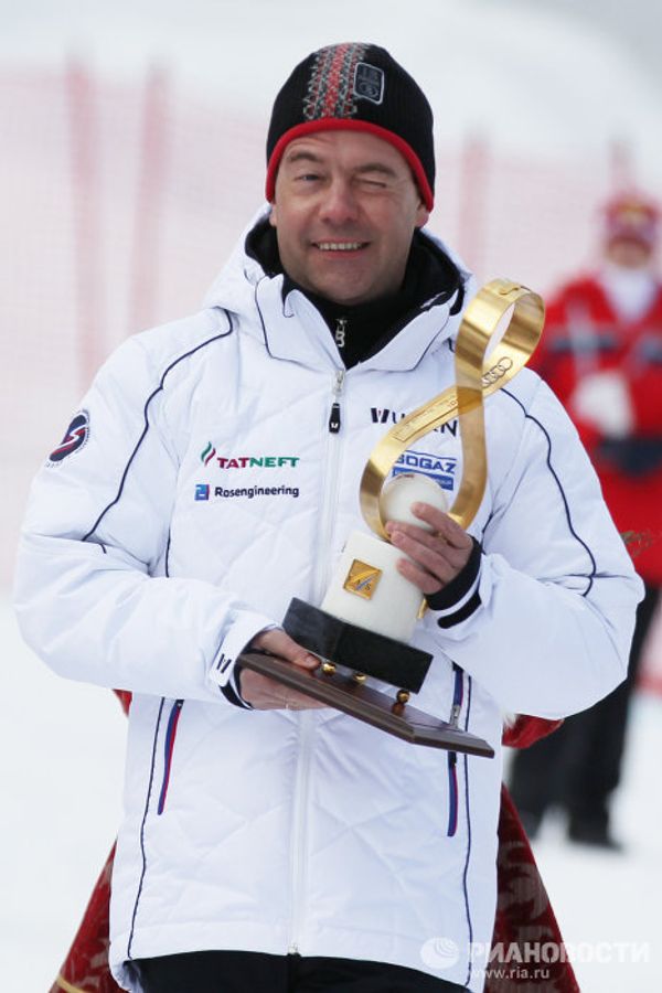 Dmitry Medvedev visits ski resort - Sputnik International