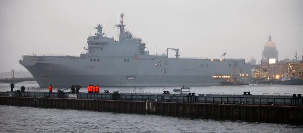 French Mistral-class helicopter carriers in St.Petersburg. - Sputnik International