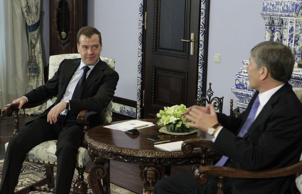 Dmitry Medvedev and Almazbek Atambayev Dmitry Medvedev and Almazbek Atambayev - Sputnik International