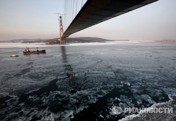 Construction of the world's largest cable-stayed bridge to Russky Island - Sputnik International