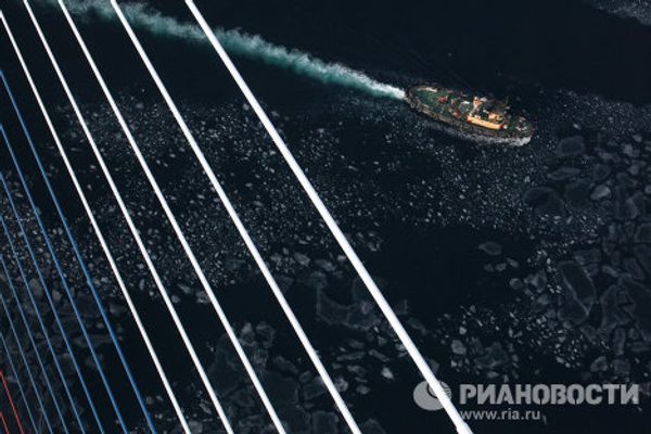 Construction of the world's largest cable-stayed bridge to Russky Island - Sputnik International
