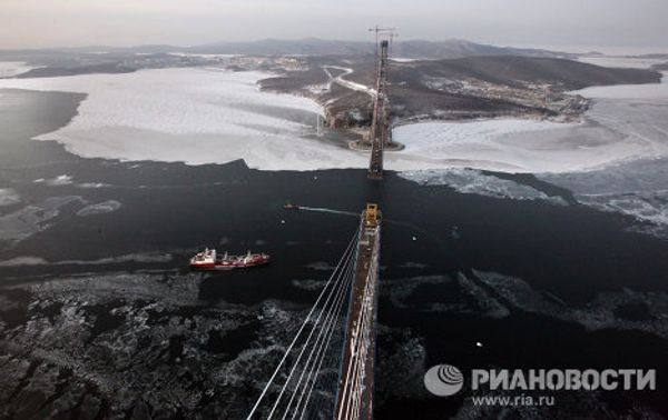 Construction of the world's largest cable-stayed bridge to Russky Island - Sputnik International