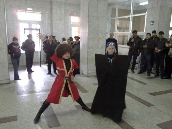 Traditional Caucasian dancing at Russian Elections - Sputnik International