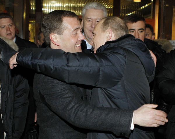 Dmitry Medvedev and Vladimir Putin hug Dmitry Medvedev and Vladimir Putin hug - Sputnik International