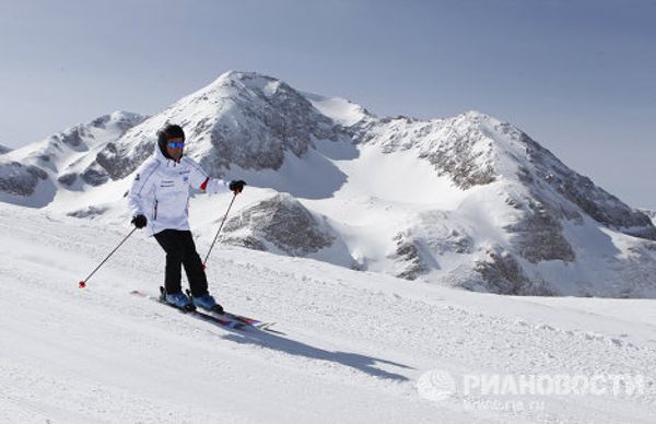 Dmitry Medvedev visits the Lago-Naki Plateau Dmitry Medvedev visits the Lago-Naki Plateau - Sputnik International