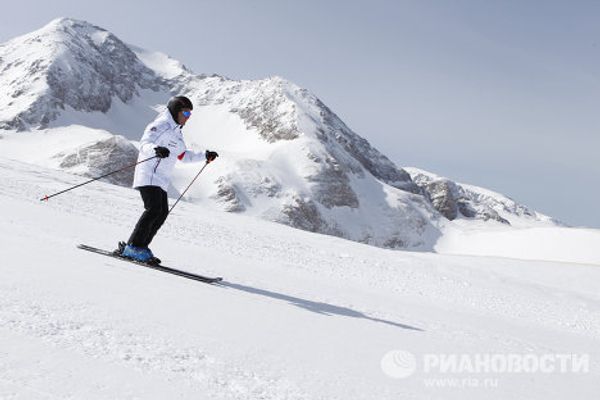 Dmitry Medvedev visits the Lago-Naki Plateau Dmitry Medvedev visits the Lago-Naki Plateau - Sputnik International