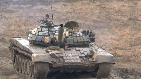Tank duel of modernized T-72 BM tanks. Video from the firing range - Sputnik International