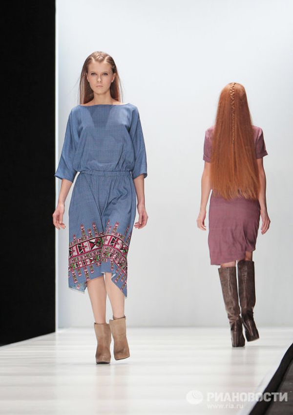 Bowlers, quilted jackets showcased at Mercedes-Benz Fashion Week Russia - Sputnik International