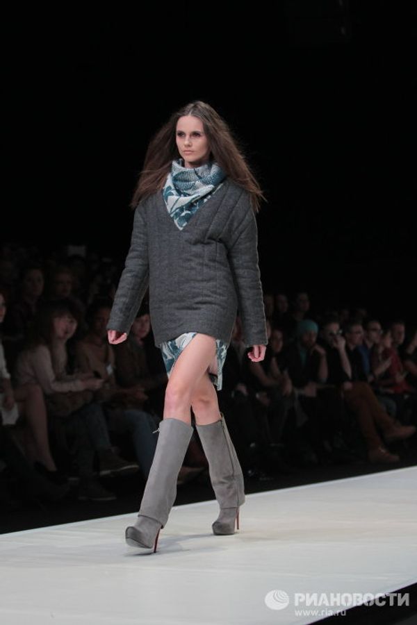 Bowlers, quilted jackets showcased at Mercedes-Benz Fashion Week Russia - Sputnik International
