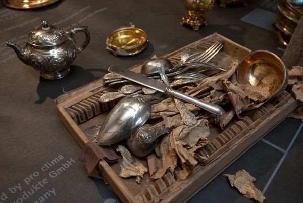 Workers Try to Steal Hidden St. Pete. Treasures - Sputnik International