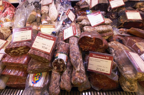 Temporary import restrictions on cattle, swine and poultry by-products imposed by Russia will cost Italy 3.2 euro (some $4 million) a year, Coldiretti, a major association of Italian agricultural producers, stated Thursday. - Sputnik International
