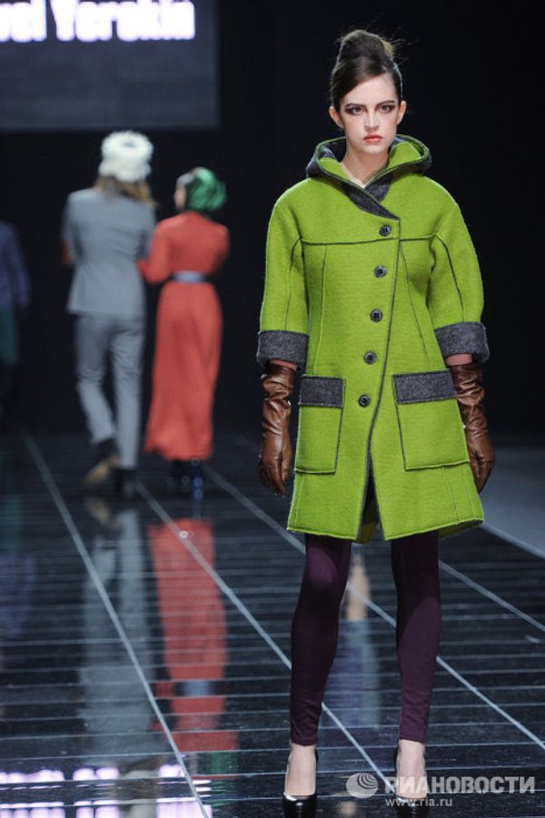 Rifle, Axe, Whip and Other Fashion Accessories at Volvo Fashion Week - Sputnik International