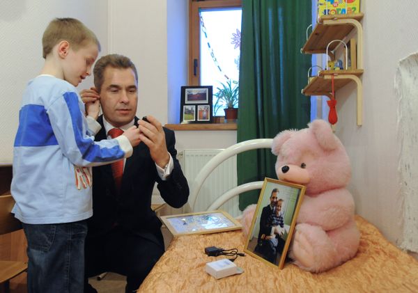 Pavel Astakhov and Artyom Savelyev Pavel Astakhov and Artyom Savelyev - Sputnik International