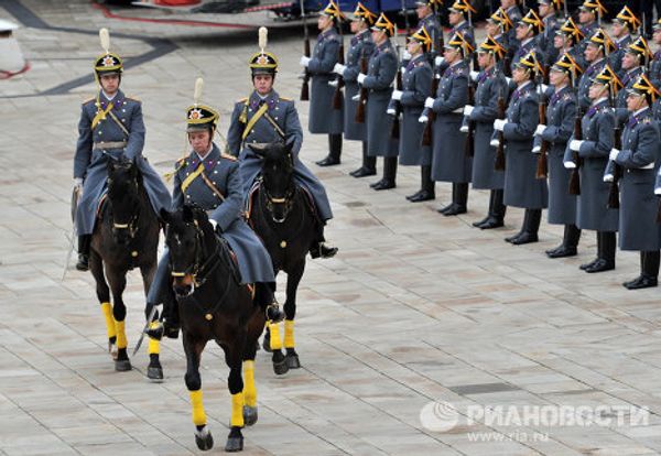 Presidential Regiment Holds First Change of Guard Ceremony in 2012 - Sputnik International