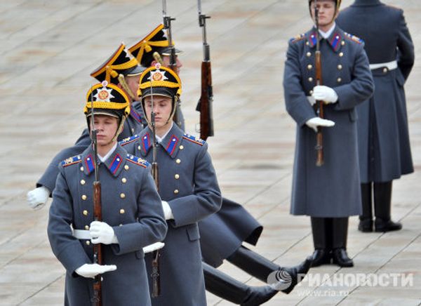 Presidential Regiment Holds First Change of Guard Ceremony in 2012 - Sputnik International