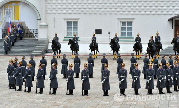 Presidential Regiment Holds First Change of Guard Ceremony in 2012 - Sputnik International