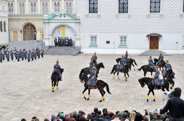 Presidential Regiment Holds First Change of Guard Ceremony in 2012 - Sputnik International