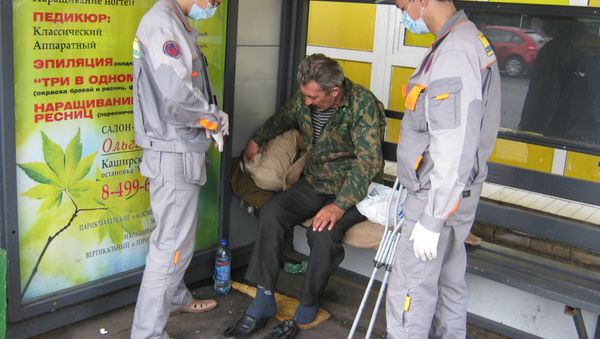 Legal reform will make it possible for non-state organizations to receive public money for the provision of social assistance to the homeless. Pictured: Moscow's Department of Social Protection has been running 'social patrols', teams of medics and psychologists who reach out to the homeless. - Sputnik International