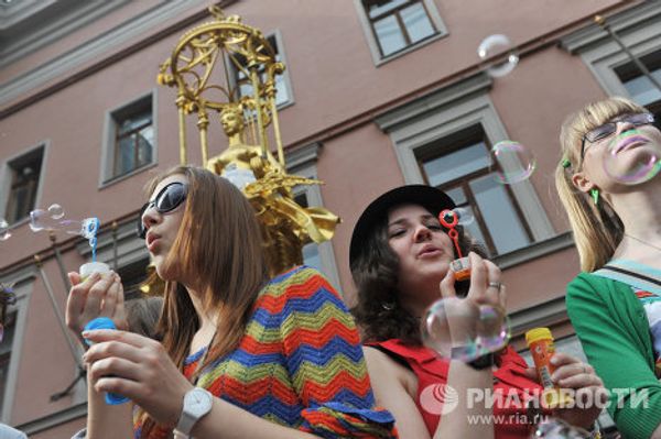 Soap bubble parade on Arbat Street - Sputnik International