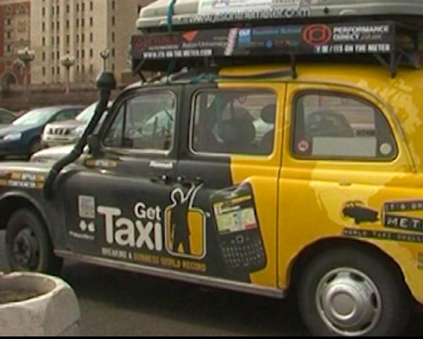 Two Brits Arrive In Moscow from London by Taxi - Sputnik International