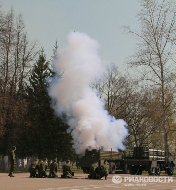Fireworks Battalion Trains for Victory Day Display - Sputnik International