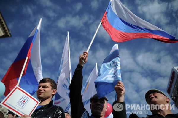 Medvedev, Putin Join May Day Demonstration - Sputnik International