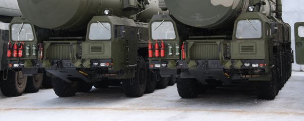 Мобильный ракетный комплекс РС-24 Ярс Мобильный ракетный комплекс РС-24 Ярс - Sputnik International