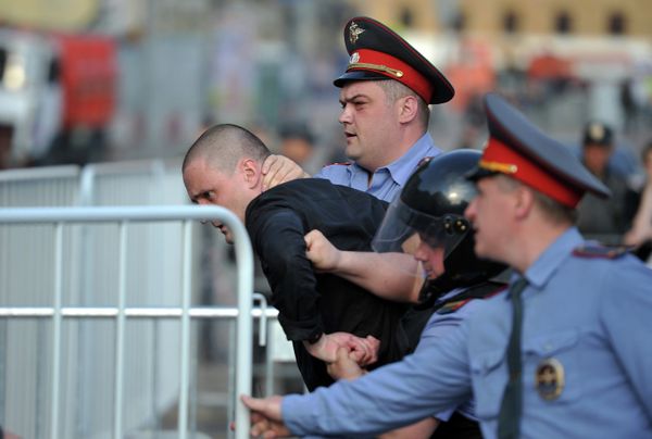 Police Break Up Anti-Putin Protest in Moscow Police Break Up Anti-Putin Protest in Moscow - Sputnik International