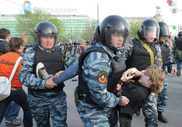 Police Break Up Anti-Putin Protest in Moscow Police Break Up Anti-Putin Protest in Moscow - Sputnik International