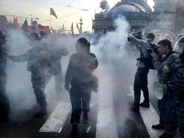 Police Break Up Anti-Putin Protest in Moscow Police Break Up Anti-Putin Protest in Moscow - Sputnik International