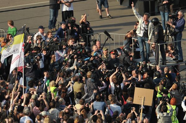Police Break Up Anti-Putin Protest in Moscow Police Break Up Anti-Putin Protest in Moscow - Sputnik International