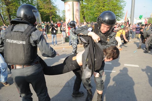 Police Break Up Anti-Putin Protest in Moscow Police Break Up Anti-Putin Protest in Moscow - Sputnik International