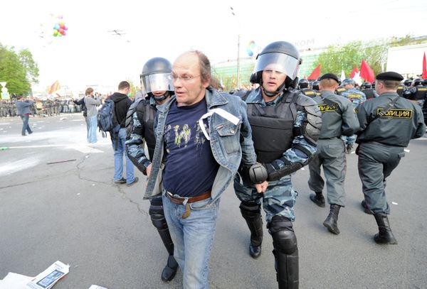 Police Break Up Anti-Putin Protest in Moscow Police Break Up Anti-Putin Protest in Moscow - Sputnik International