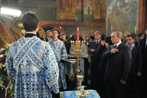 Vladimir Putin in the Novodevichy (New Maiden) convent - Sputnik International