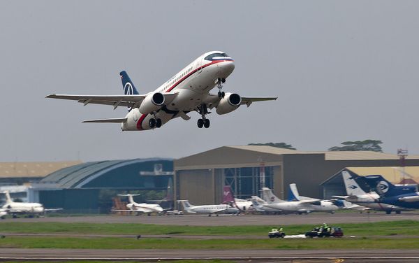 Russian Superjet-100 Aircraft Missing in Indonesia - Sputnik International