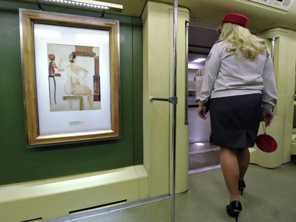 Moscow Metro Features Copies of Paintings by Russian Artists  - Sputnik International