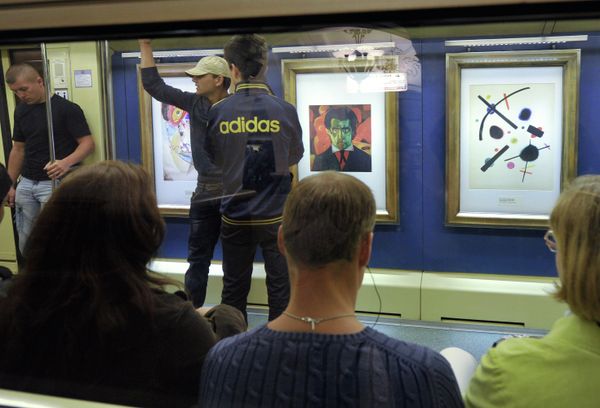 Moscow Metro Features Copies of Paintings by Russian Artists  - Sputnik International