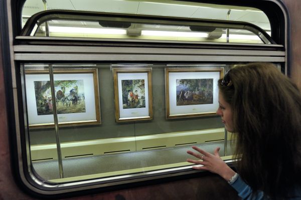 Moscow Metro Features Copies of Paintings by Russian Artists  - Sputnik International
